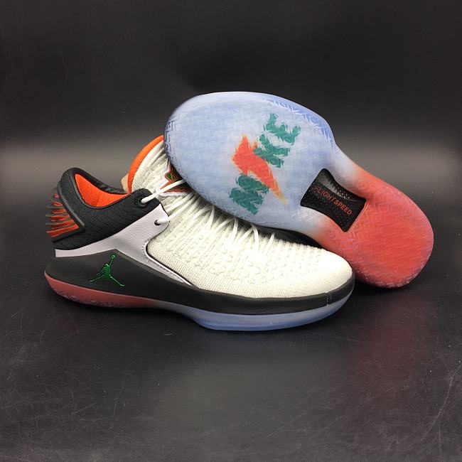 Air Jordan 32 Low Like MikE Gatorade AH3347-100  - 1