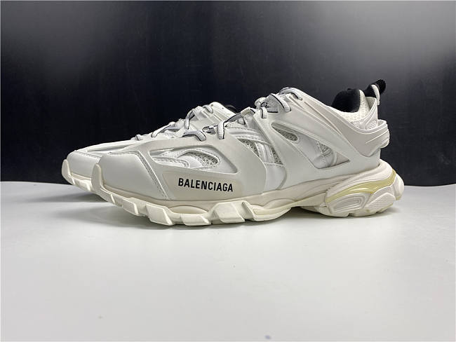 542023 balenciaga