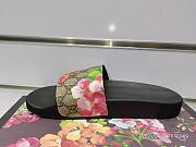 Gucci slides - 3