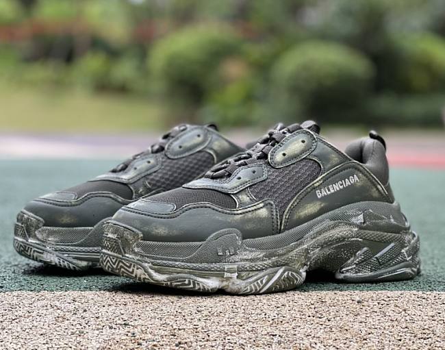 balenciaga triple s army green