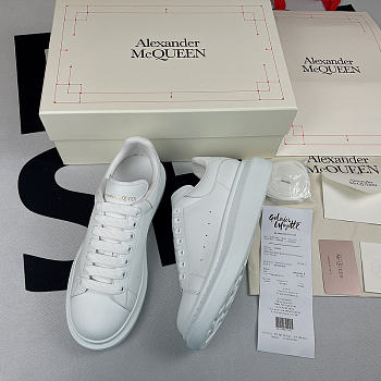 MQSK368 Oversized Sneaker
