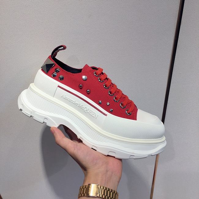 tread slick lace up in black white