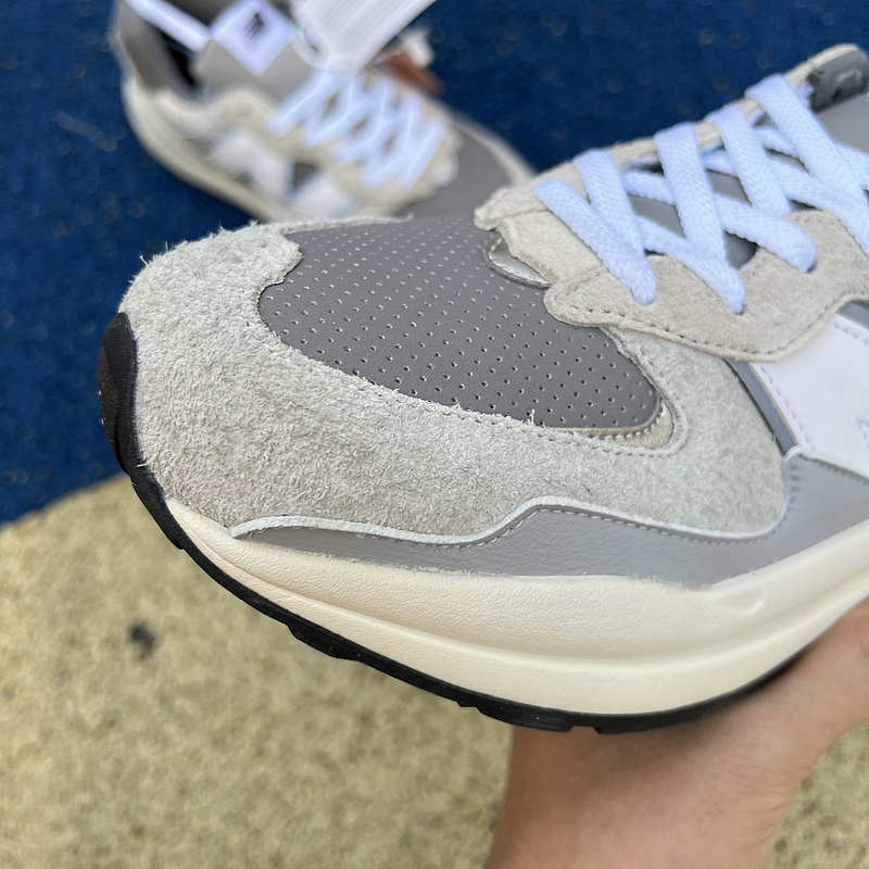 new balance grey day m5740ta