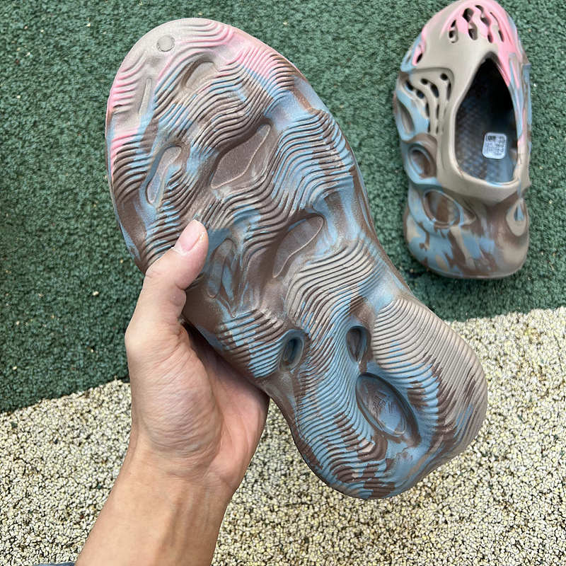 17950円 超美品 adidas Yeezy Foam Runner “MX Sand Grey”