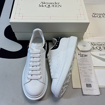MQSK393 Oversized Sneaker 