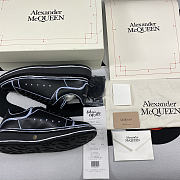 Alexander McQueen Oversized Black White Outline 627867WHYBI1070 - 2