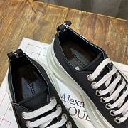Alexander McQueen Tread Slick Low Lace Up Black White 604257 W4L32 1070 / 705660 W4MV2 1070 - 2
