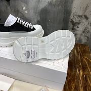 Alexander McQueen Tread Slick Low Lace Up Black White 604257 W4L32 1070 / 705660 W4MV2 1070 - 3