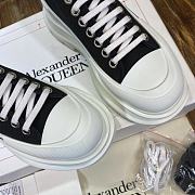 Alexander McQueen Tread Slick Low Lace Up Black White 604257 W4L32 1070 / 705660 W4MV2 1070 - 5