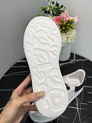 Alexander McQueen Oversized Sneaker White Black 625156WHXMT9034 - 2