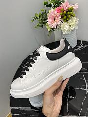 Alexander McQueen Oversized Sneaker White Black 625156WHXMT9034 - 4