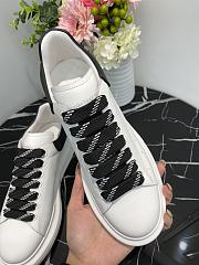 Alexander McQueen Oversized Sneaker White Black 625156WHXMT9034 - 5