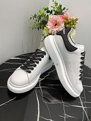 Alexander McQueen Oversized Sneaker White Black 625156WHXMT9034 - 6