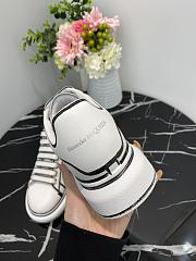 Alexander McQueen Oversized White Black Outline 627867WHYBI9061 - 2