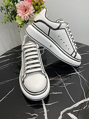 Alexander McQueen Oversized White Black Outline 627867WHYBI9061 - 5