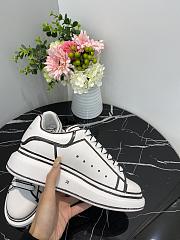 Alexander McQueen Oversized White Black Outline 627867WHYBI9061 - 6