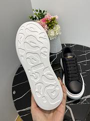 Alexander McQueen Oversized Black White Sole 553680WHGP51000 - 3