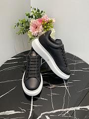 Alexander McQueen Oversized Black White Sole 553680WHGP51000 - 4