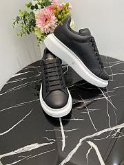 Alexander McQueen Oversized Black White Sole 553680WHGP51000 - 6