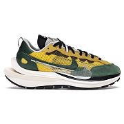 Nike Vaporwaffle sacai Tour Yellow Stadium Green CV1363-700 - 1