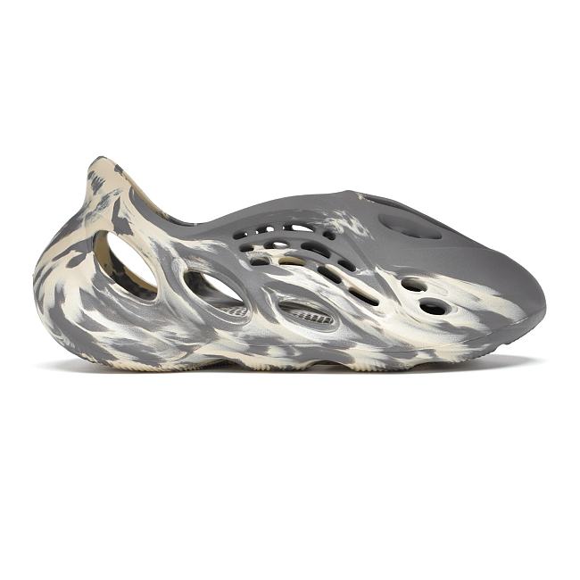 Adidas Yeezy Foam RNNR MXT Moon Gray GV7904 - 1