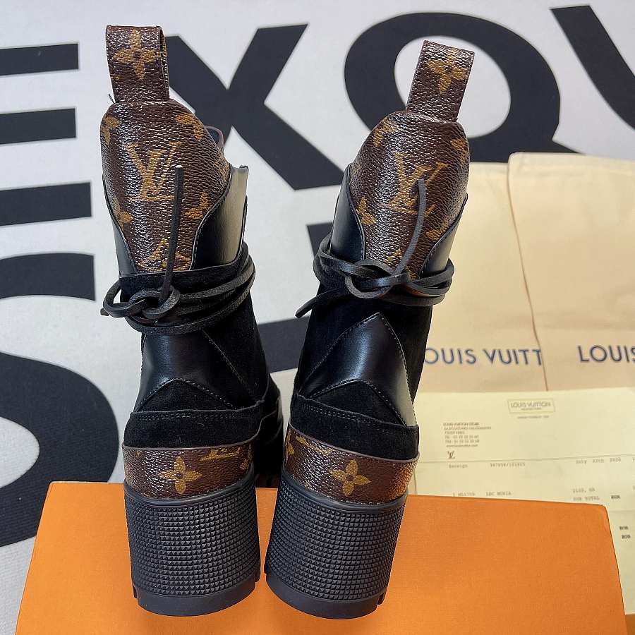 laureate desert boot