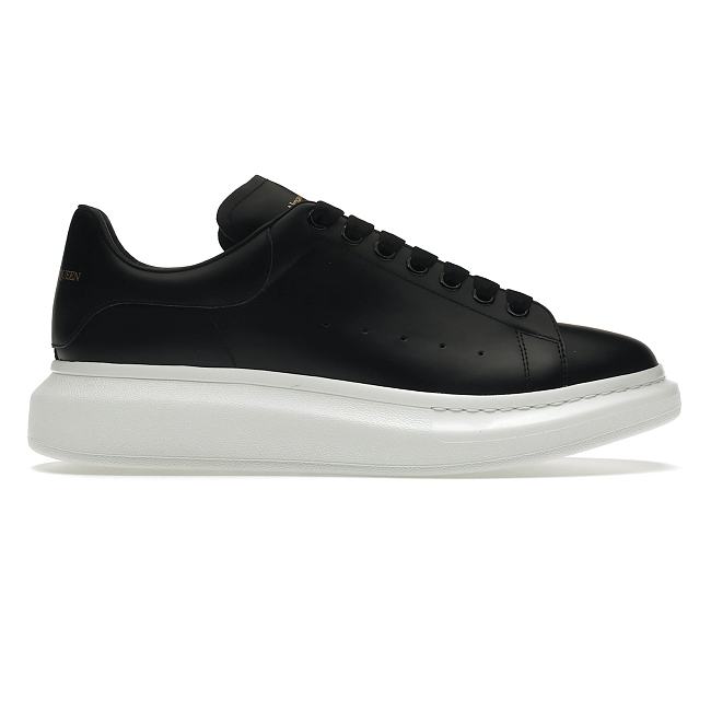 Alexander McQueen Oversized Black White Sole 553680WHGP51000 - 1