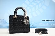 MEDIUM LADY DIOR BAG Black Cannage Lambskin M0565ONHY_M900 24 x 20 x 11 cm - 1