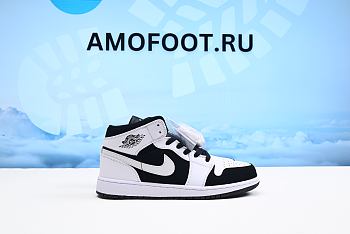 Air Jordan 1 Mid White Black 554724-113
