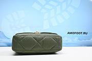 Chanel 19 Flap Bag Lamb Green 26 x 16 x 9 cm - 3