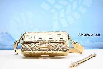 Fendi Baguette handbag in gold 33x18x5.5cm