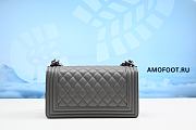 Chanel Boy Shoulder Bag In Grey Quilted Leather 25cm - 2