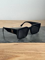 Louis Vuitton Clash Square Large Sunglasses Black/Gold - 3