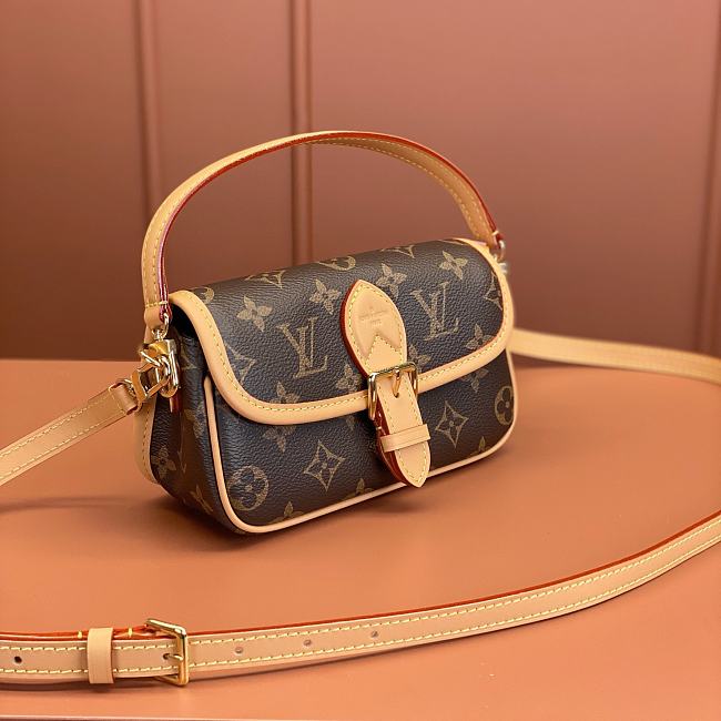 Louis Vuitton Nano Diane 19 x 10.5 x 6 cm - 1