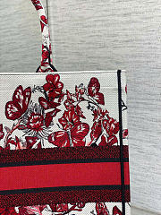 Dior Latte Embroidery with Multicolor Cœur des Curiosités Motif 36 x 27.5 x 16.5 cm - 4