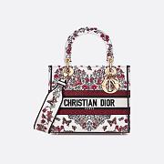 D-Lite Bag White Embroidery with Multicolor Cœur des Curiosités Motif 24 x 21 x 12 cm - 1