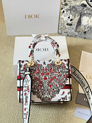 D-Lite Bag White Embroidery with Multicolor Cœur des Curiosités Motif 24 x 21 x 12 cm - 4