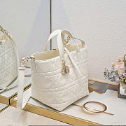 Small Dior Toujours Vertical Tote Bag Latte Macrocannage Calfskin 18.5 x 18.5 x 12 cm - 5