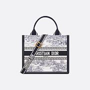 Dior S Tote - White and Blue Toile de Jouy Scotland Embroidery with Blue Calfskin 26.5 x 22 x 14 cm - 1