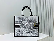 Dior S Tote - White and Blue Toile de Jouy Scotland Embroidery with Blue Calfskin 26.5 x 22 x 14 cm - 5