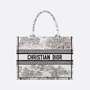 Dior M Tote - White Embroidery with Black Toile de Jouy Scotland Motif 36 x 27.5 x 16.5 cm - 1