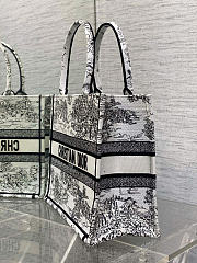 Dior M Tote - White Embroidery with Black Toile de Jouy Scotland Motif 36 x 27.5 x 16.5 cm - 3