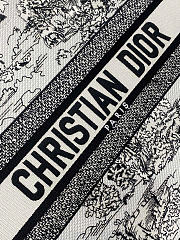 Dior M Tote - White Embroidery with Black Toile de Jouy Scotland Motif 36 x 27.5 x 16.5 cm - 6