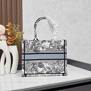 Dior S Tote  - White Embroidery with Denim Blue Dior Chardons Motif 26.5 x 22 x 14 cm - 6