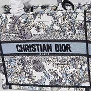 Dior S Tote  - White Embroidery with Denim Blue Dior Chardons Motif 26.5 x 22 x 14 cm - 3
