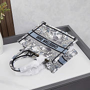 Dior S Tote  - White Embroidery with Denim Blue Dior Chardons Motif 26.5 x 22 x 14 cm - 2