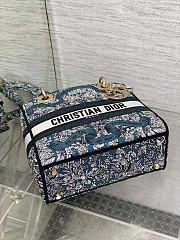 Medium Lady D-Lite Bag Latte Embroidery with Blue Dior Around the World Motif 24 x 21 x 12 cm - 5