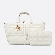 Medium Dior Toujours Bag - Latte Macrocannage Calfskin 28.5 x 21.5 x 17 cm - 1