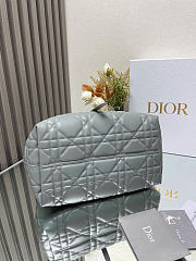 Medium Dior Toujours Bag - Stone Gray Macrocannage Calfskin 28.5 x 21.5 x 17 cm - 4