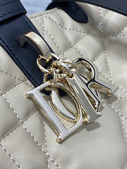 Medium Dior Toujours Bag Rope Beige and Black Macrocannage Calfskin 28.5 x 21.5 x 17 cm - 4